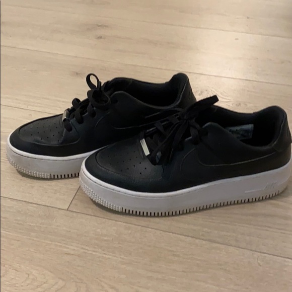 Nike AF-1 - Picture 2 of 3